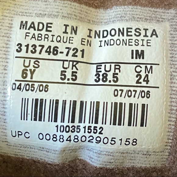 Nike Yucan Water Shield Suede Boots - Picture 8 of 8